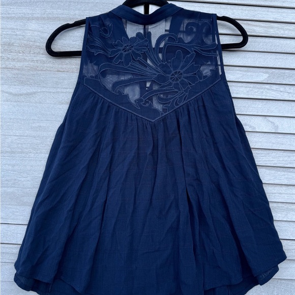 Free People Navy Blue Embroidered Blouse. Size Medium. Great Condition - Picture 9 of 14